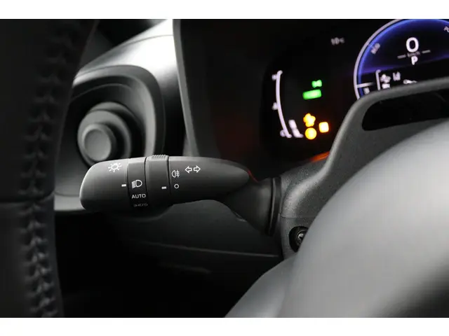 Toyota Aygo X Hybrid 115 play 2026 Hybride Benzine 28