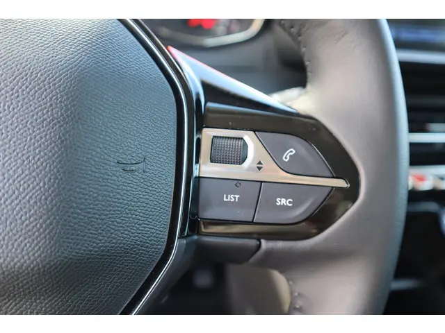 Peugeot 2008 1.2 PT ALLURE 2022 Benzine 22