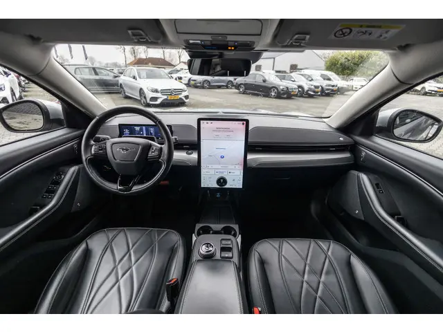 Ford Mustang Mach-E RWD 75 kWh 2021 Elektrisch 32