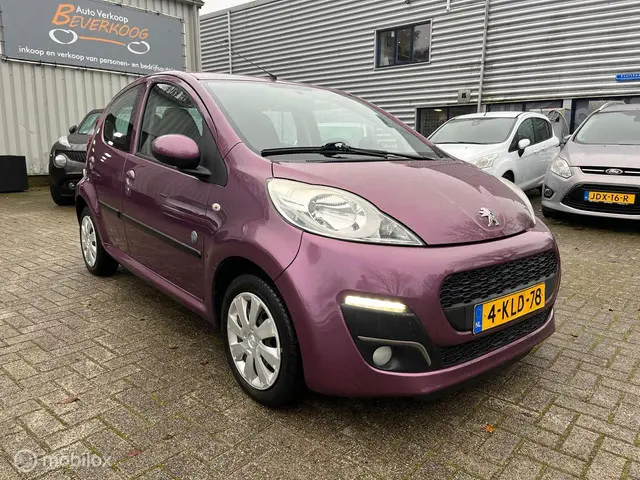 Peugeot 107 1.0 Envy 6/12 m garantie 2013 Benzine 5