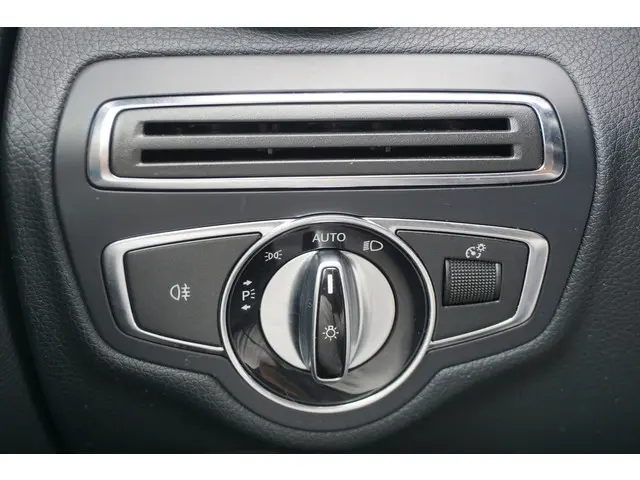 Mercedes-Benz C-Klasse 180 Prestige 2014 Benzine 28