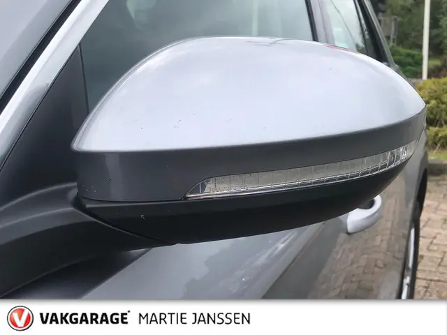 Volkswagen T-Roc 1.5 TSI Life Business 2022 Benzine 8