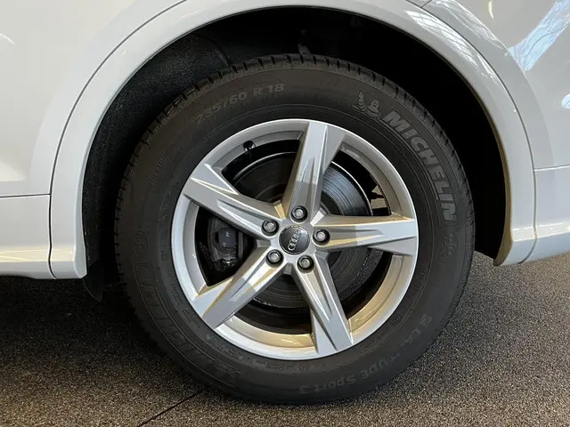 Audi Q5 50 TFSI e S edition 2020 Hybride Benzine 36