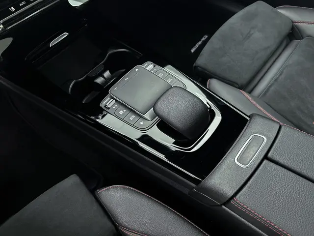 Mercedes-Benz A-Klasse 180 Premium Plus 2021 Benzine 43