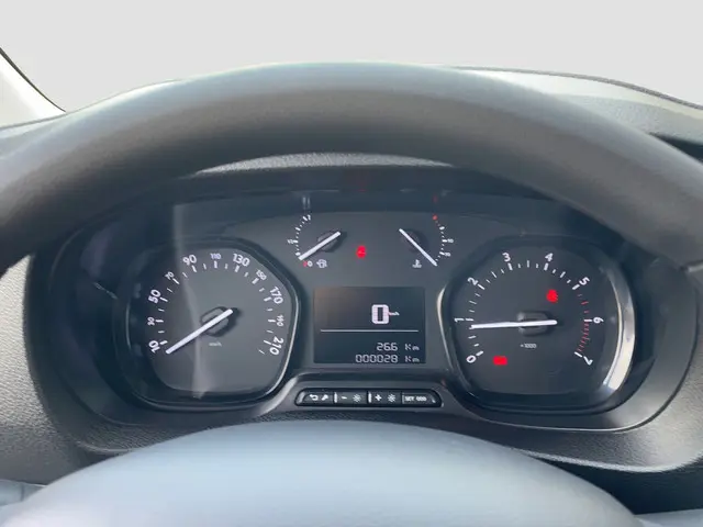 Toyota ProAce Worker 1.5 D-4D Live Long 2023 Diesel 8