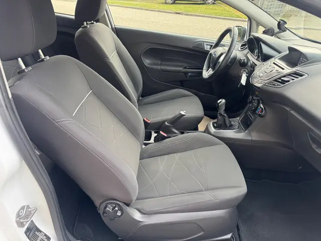 Ford Fiesta 1.0 Style Airco,Led, Navigatie 2015 Benzine 19