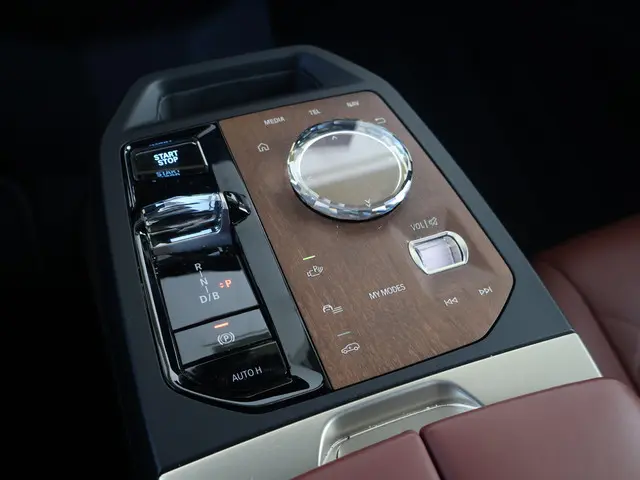 BMW iX xDrive50 High Executive 112 kWh 2022 Elektrisch 23