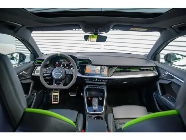 Audi RS3 A3 Limousine 2.5 TFSI quattro 2023 Benzine 2