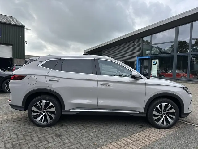 BYD SEAL U 1.5 DM-i FWD Boost 2025 Hybride Benzine 9