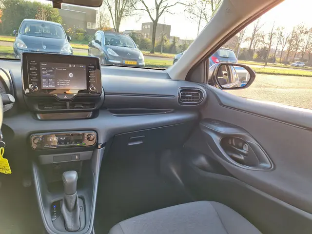 Mazda 2 Hybrid 1.5 CLIMA 2023 Hybride Benzine 18