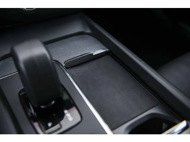 Volvo V60 2.0 B3 Essential Edition 2023 Benzine 28