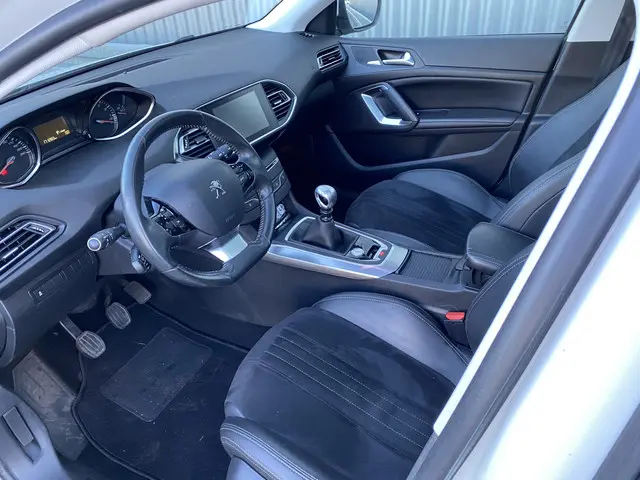 Peugeot 308 1.6 THP Allure 2014 Benzine 3