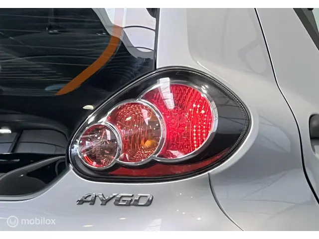 Toyota Aygo 1.0 VVT-i Now 5-drs [ NAP airco ] 2013 Benzine 20