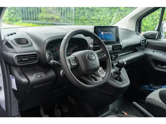 Toyota ProAce City 1.5 D-4D Live 2023 Diesel 5