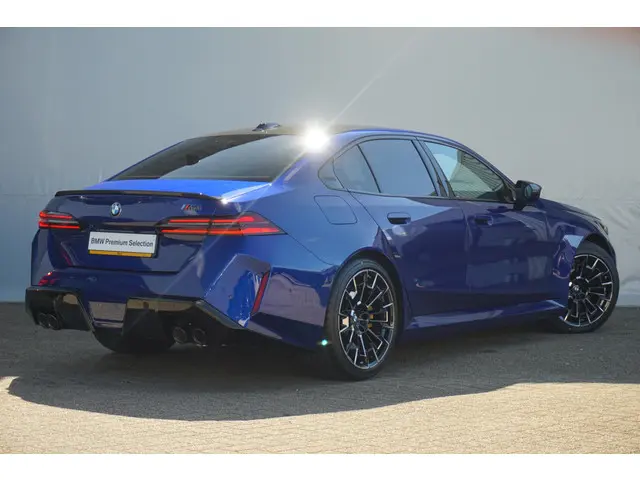 BMW M5 Sedan 2025 Hybride Benzine 2