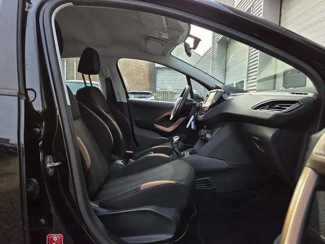 Peugeot 208 1.2 VTi Urban Soul 2013 Benzine 14