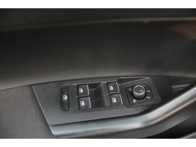 Volkswagen Polo 1.0 TSI R-Line 2024 Benzine 9