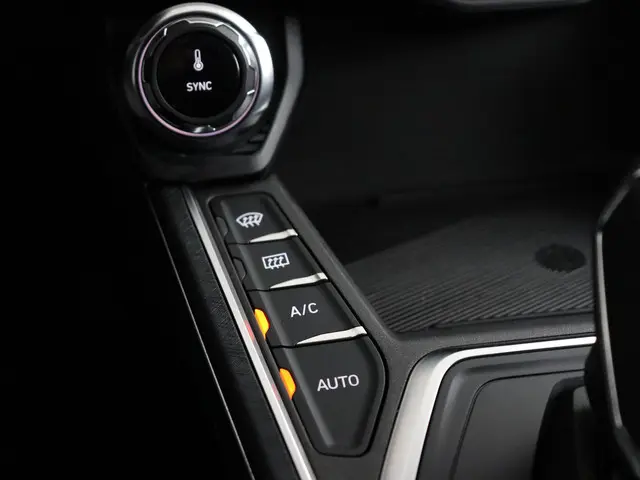 Lynk & Co 01 1.5 2023 Hybride Benzine 25