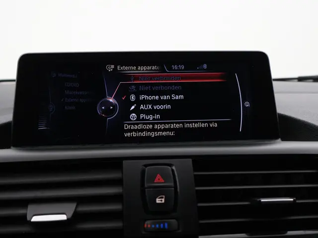 BMW 1 Serie 114i EDE HIGH EXECUTIVE 2013 Benzine 23