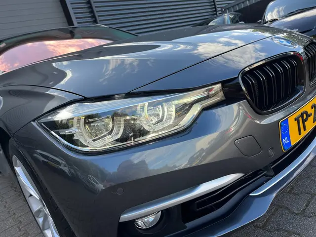 BMW 3 Serie Touring 318i Luxury Edition 2018 Benzine 5