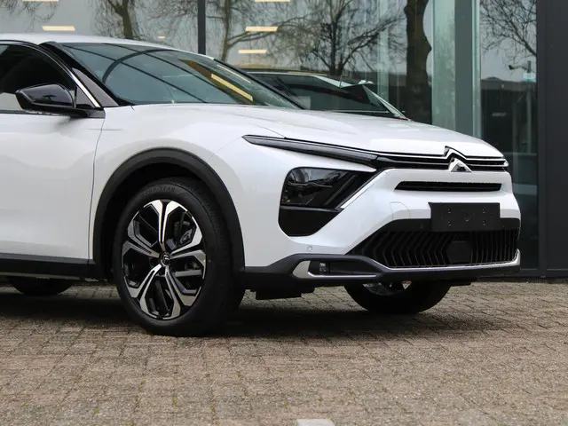Citroën C5 X 1.2 Hybrid 145pk Max 2026 Hybride Benzine 8