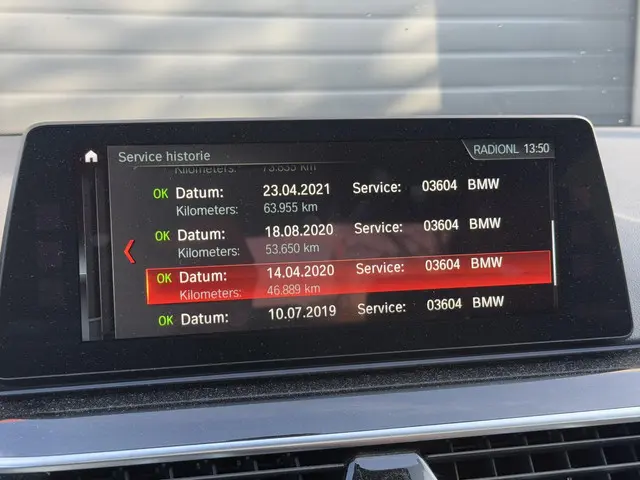 BMW 5 Serie M550i xDrive High Executive 2018 Benzine 32