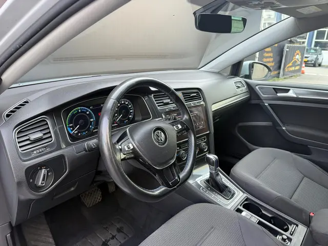 Volkswagen e-Golf E-Golf 2017 Elektrisch 30