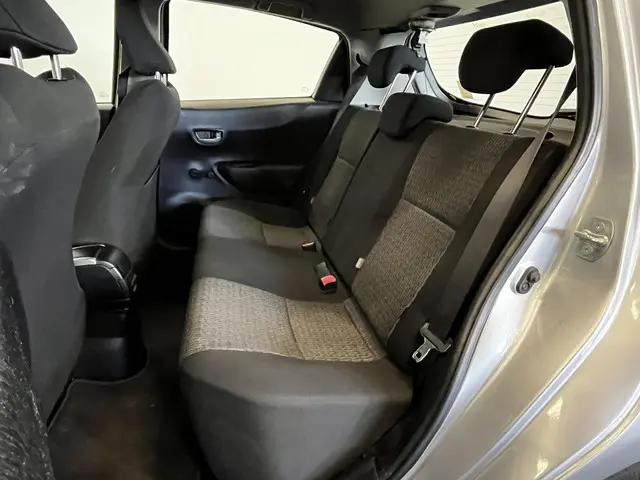 Toyota Yaris 1.3 VVT-i Dynamic 2014 Benzine 33