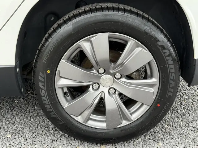 Peugeot 2008 1.2 PureTech Blue Lion 2017 Benzine 28