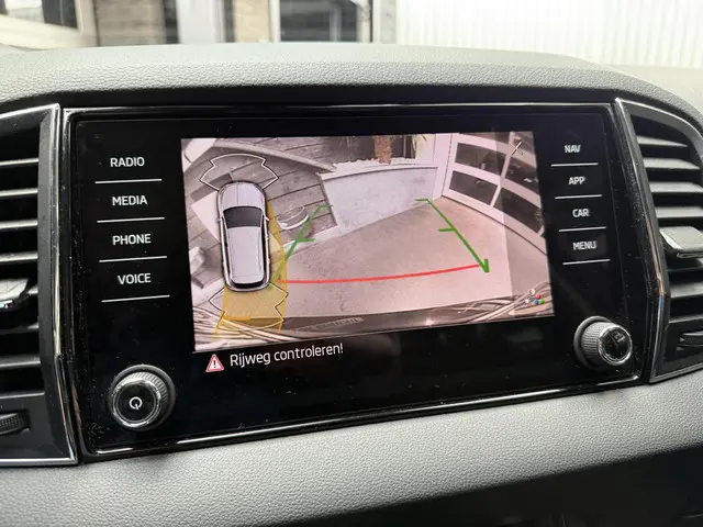 Škoda Karoq 1.0 TSI Business Edition 2023 Benzine 9