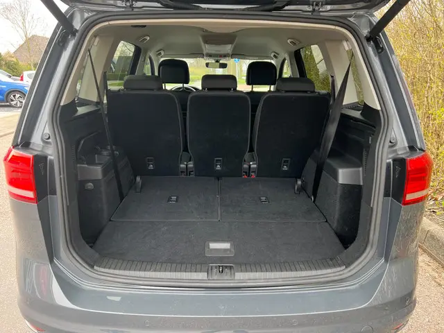Volkswagen Touran 1.5 TSI Highline 7p, 1e eig. 2021 Benzine 27