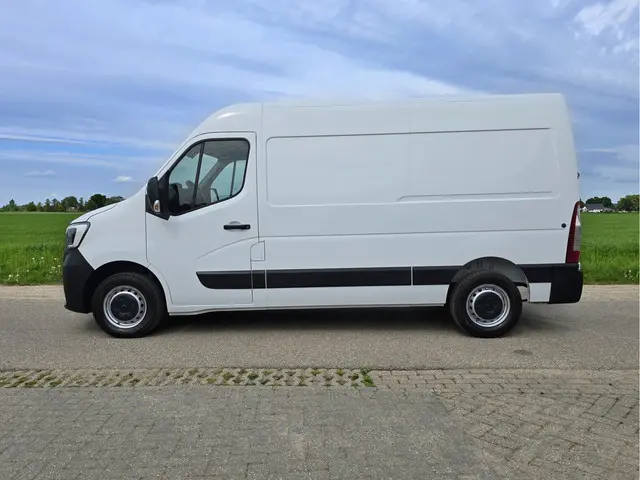 Renault Master T33 2.3 dCi 135 L2 H2 2022 Diesel 2