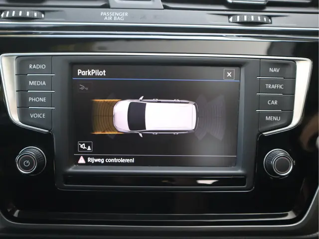 Volkswagen Touran 1.2 TSI Connected Series 2017 Benzine 26