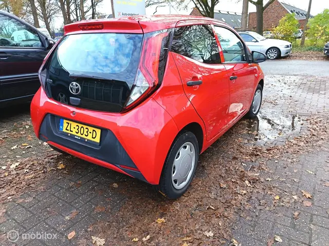 Toyota Aygo 1.0 VVT-i x Incl nieuwe APK 2019 Benzine 6