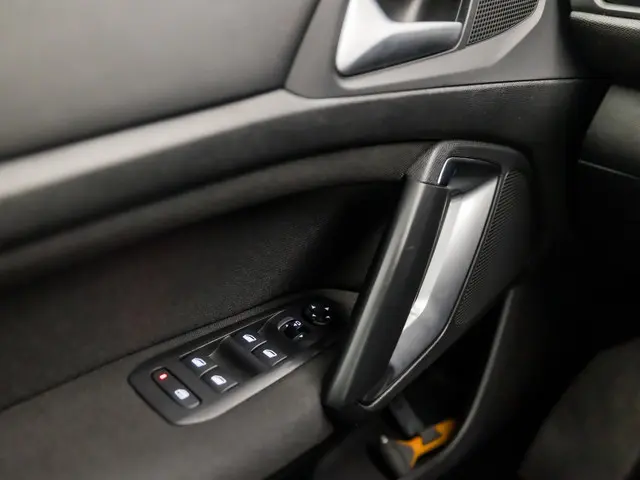 Peugeot 308 SW 1.2 PureTech Premium Sport 2015 Benzine 25