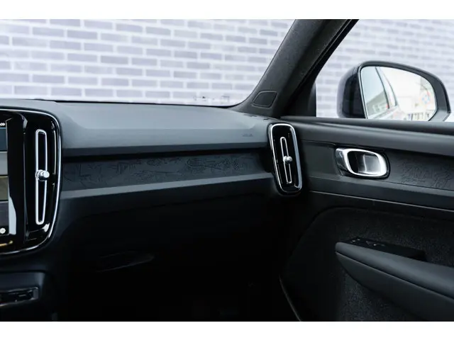 Volvo XC40 Extended Range Plus 2023 Elektrisch 32