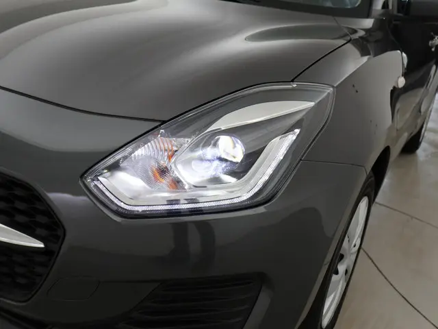 Suzuki Swift 1.2 COMFORT SMART HYBRID 2021 Benzine 11