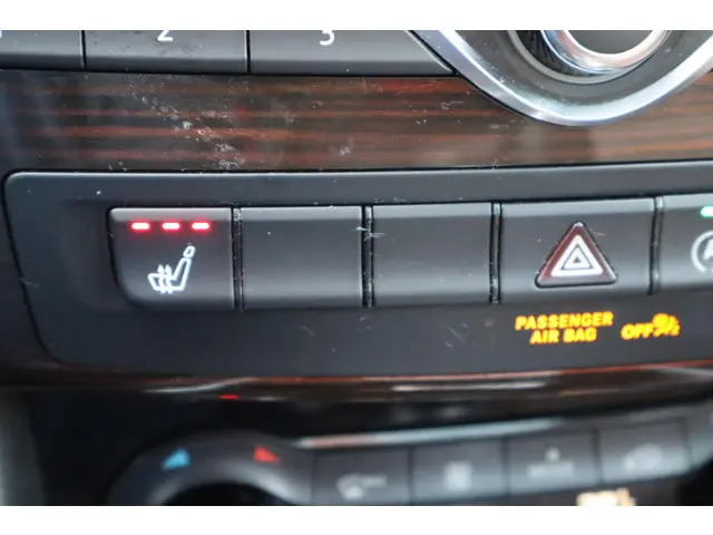 Infiniti Q30 1.6t Premium Tech 2016 Benzine 34