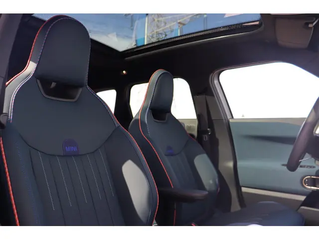 MINI Aceman Mini E Favoured M 42.5 kWh 2025 Elektrisch 10