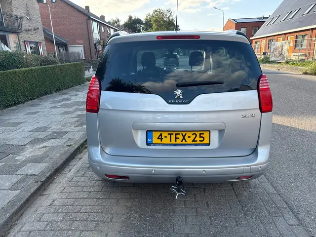 Peugeot 5008 1.6 THP Allure 7p. 2014 Benzine 6