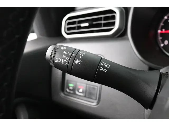 Dacia Duster 1.0 TCe 100 ECO-G Journey 2024 Benzine 28