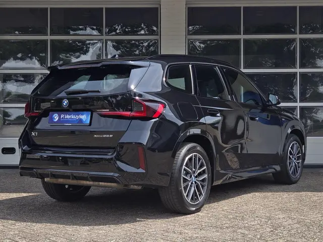 BMW X1 xDrive25e 2023 Hybride Benzine 8