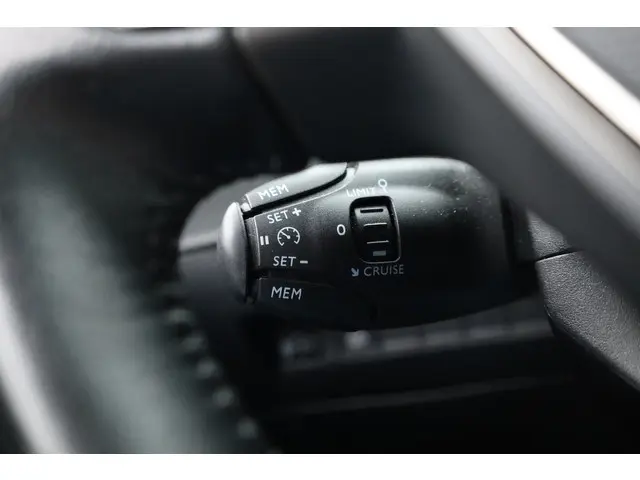 Peugeot e-2008 EV Active 50 kWh 2020 Elektrisch 10