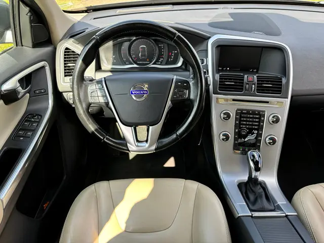 Volvo XC60 2.0 D4 FWD Polar+ | Harman/Kardon 2017 Diesel 19