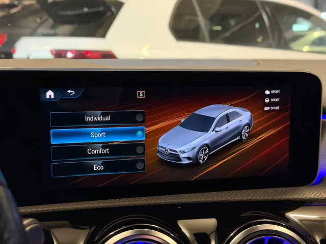 Mercedes-Benz A-Klasse 180 AMG Line 2020 Benzine 19