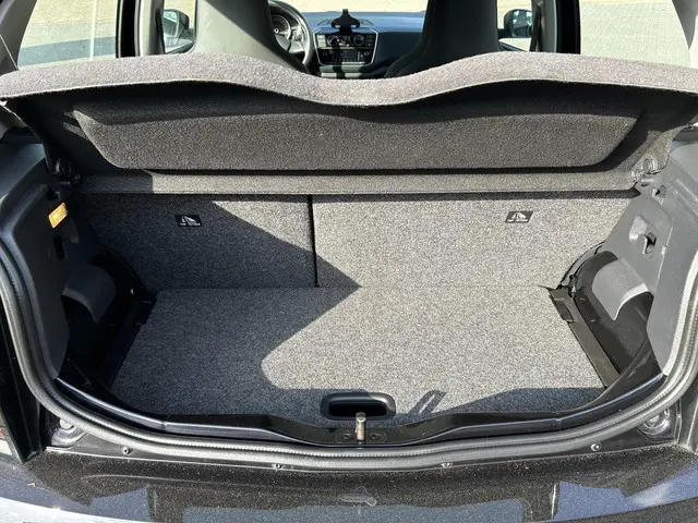 Volkswagen up! 1.0 2023 Benzine 8