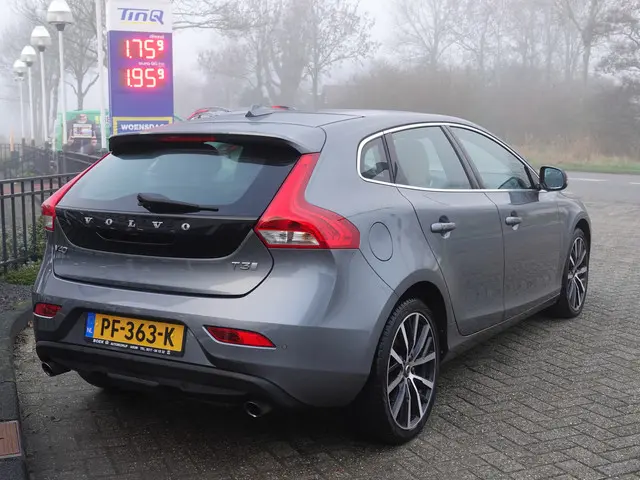 Volvo V40 2.0 T3 Nordic+ 2017 Benzine 3