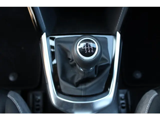 Mazda 2 1.5 e-SkyActiv-G 90 Exclusive-Line 2025 Benzine 23