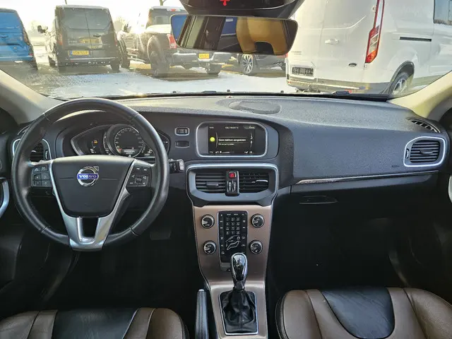 Volvo V40 Cross Country 2.0 D4 Summum 2016 Diesel 22