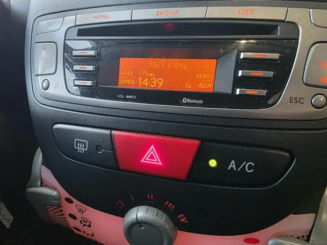 Peugeot 107 1.0 Envy 2013 Benzine 10